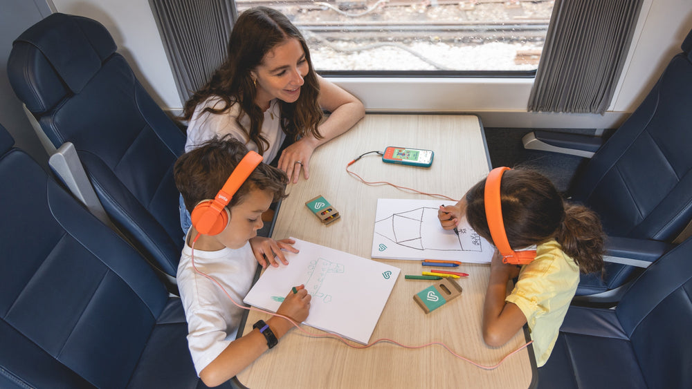 Attention au départ ! Sessions de dessin guidées en collaboration avec Trainline disponibles gratuitement sur notre appli.